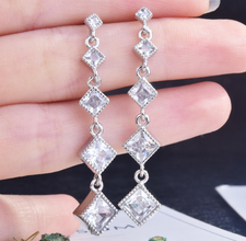 Hanging look luxury zircon earrings