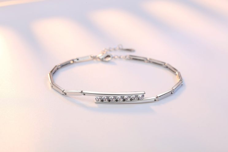 HIGH QUALITY PLATINUM PLATED ZIRCON BRACELET