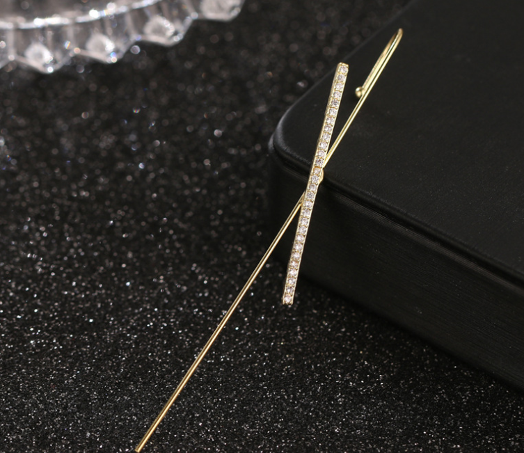 gold color ear pin stylish