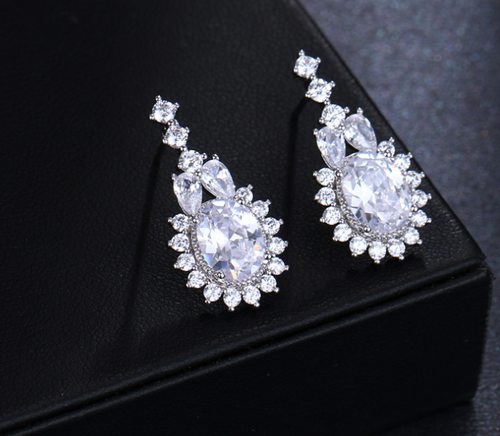 ZIRCON STONES HIGHLY FINISHED RHODIUM PLATED LUXURY EARRINGS WITH SPECIAL BOX
