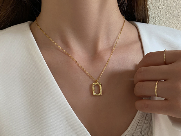 chic wear necklace