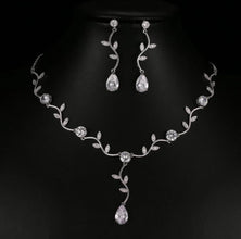 Leaf pattern diamond look luxury gift set box packed