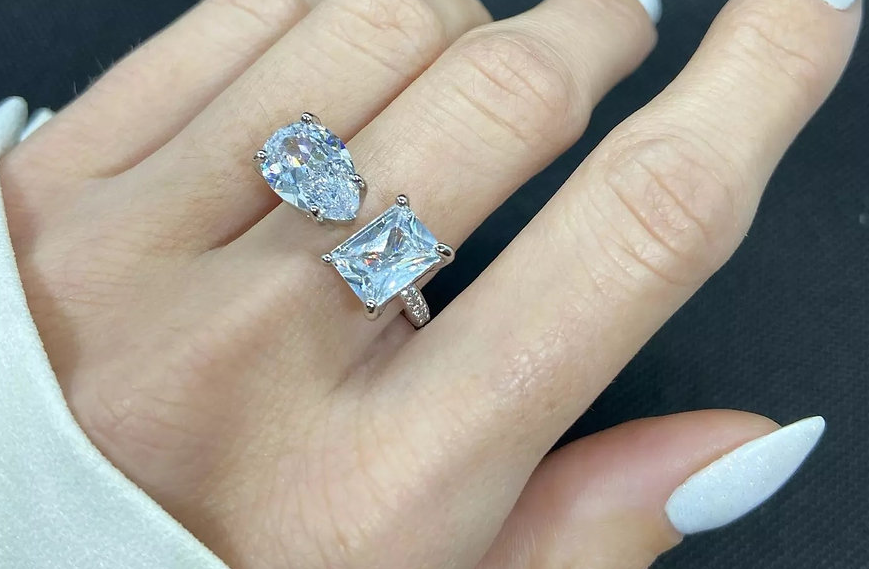 Kylie jenner 2025 diamond ring