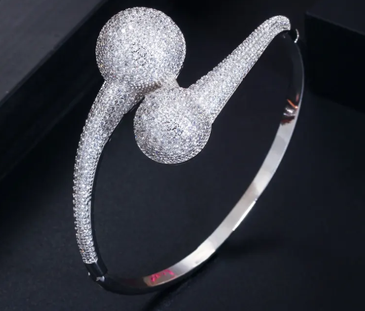 ZIRCON STONES HIGHLY FINISHED RHODIUM PLATED ART NOVEAU LUXURY BANGLE